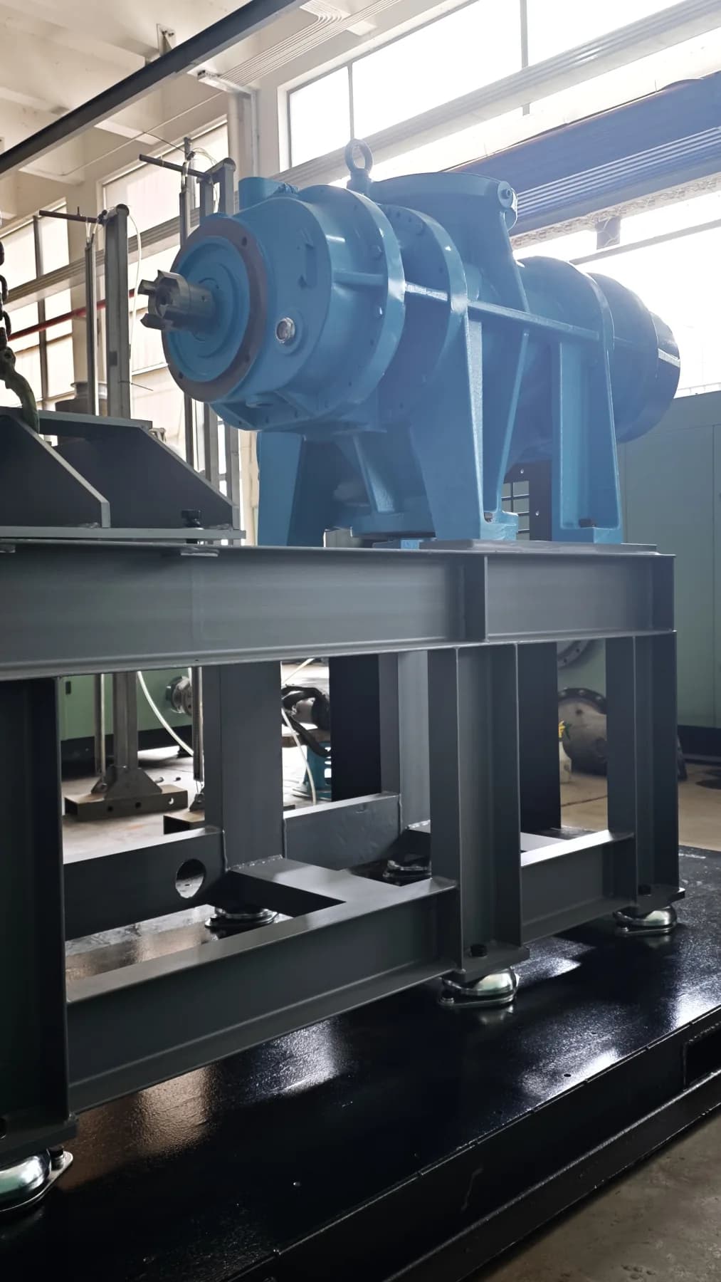 Complete blue dry screw vacuum pump head at the SC factory