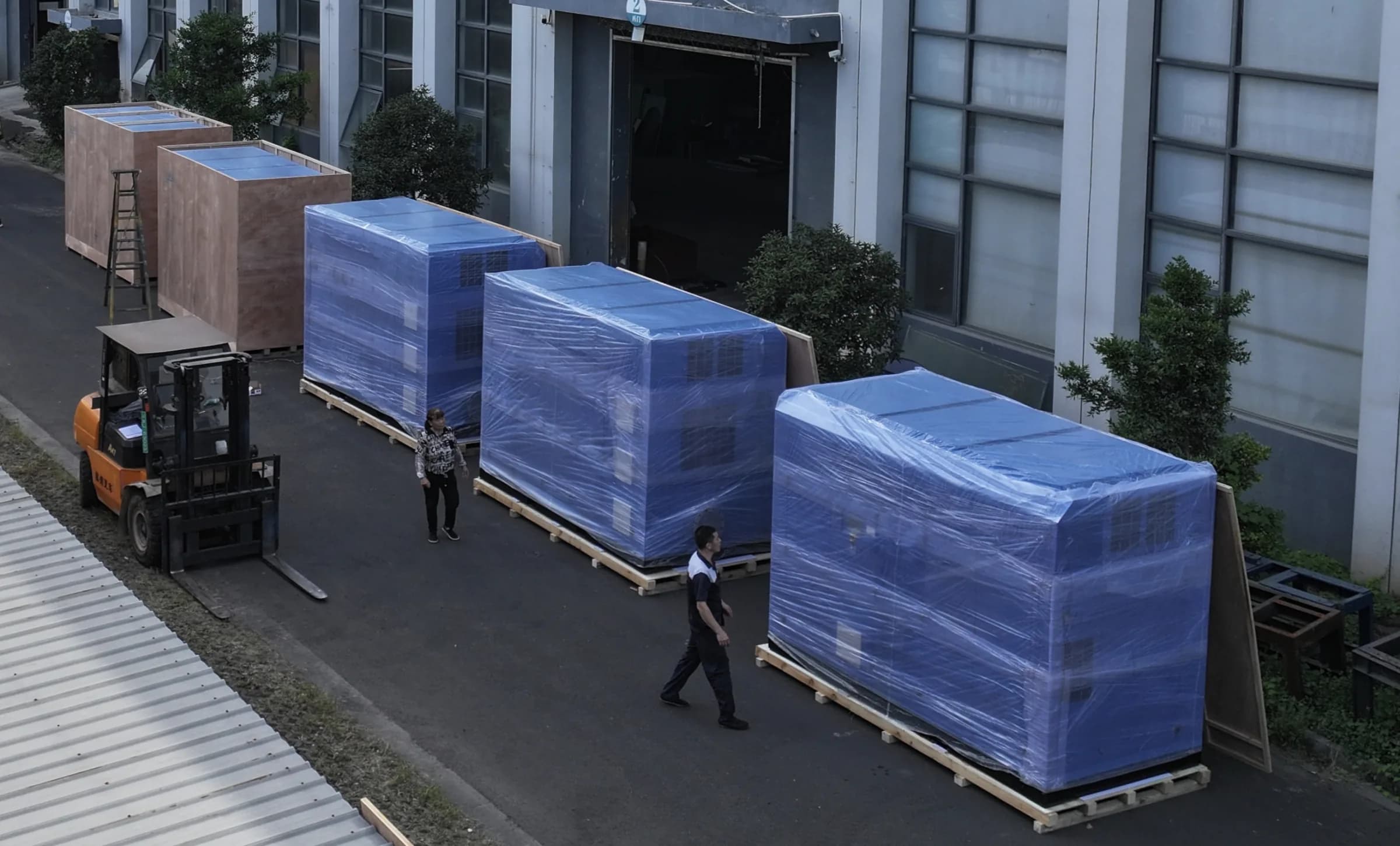 Packaged industrial vacuum pump systems at the SC factory ready for shipment