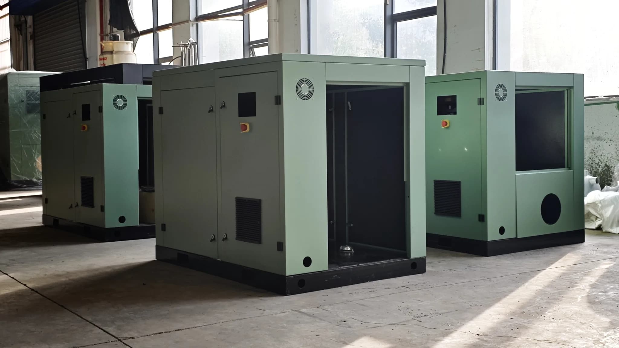SDR Series rough vacuum dry screw pump packages in the workshop