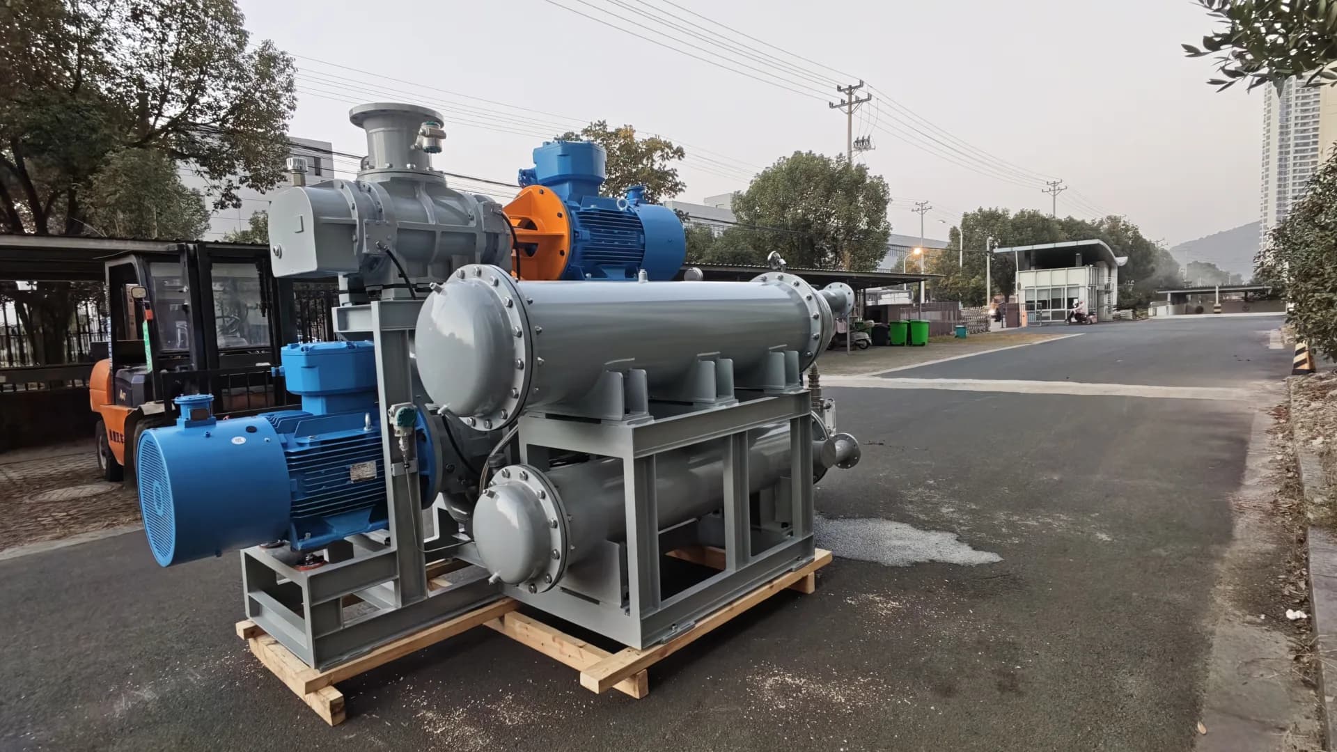 Dry screw vacuum pump package prepared for shipment for a coal-chemical vapor condition review