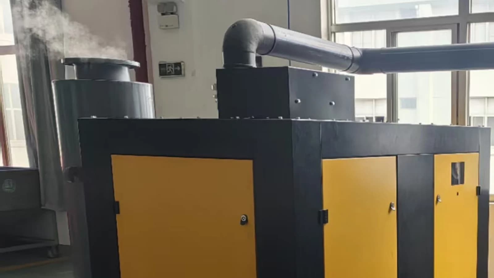 Dry screw vacuum pump system running in a plastic thermoforming vacuum review