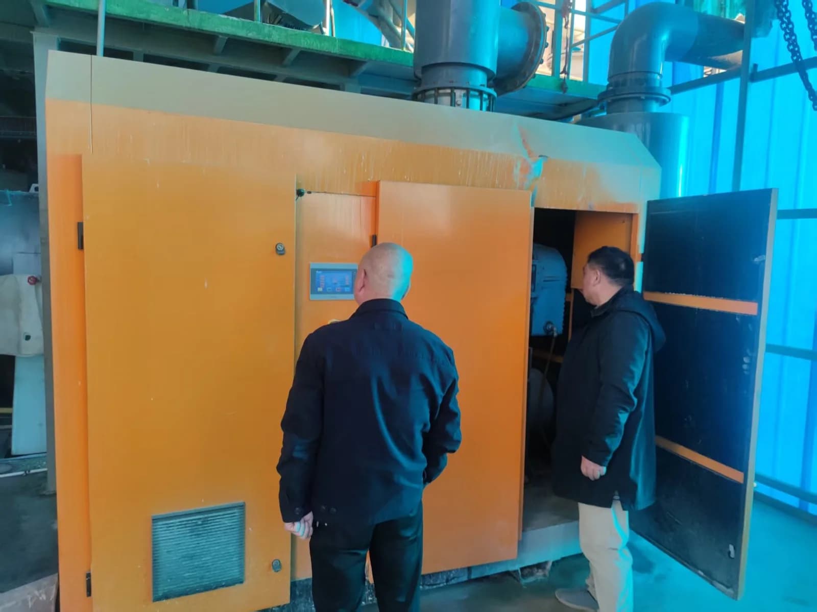 Installed TR1900 dry screw vacuum pump package during a customer-site inspection at a titanium dioxide plant